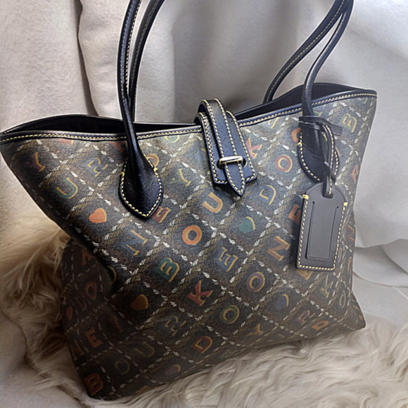 Dooney & Bourke Handbags - Authentic Dooney & Bourke Purse Handbag Black